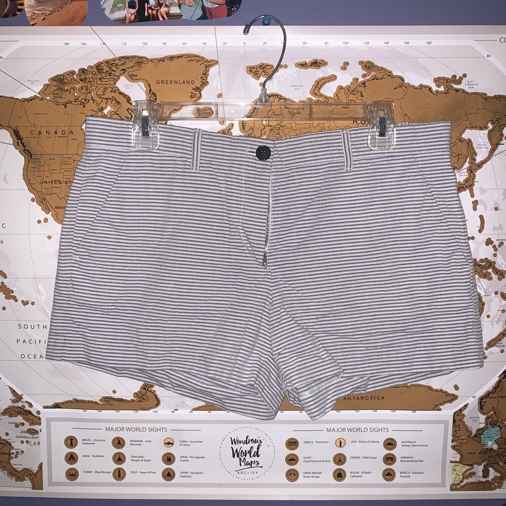 GAP, GRAY AND WHITE STRIPED SHORTS
